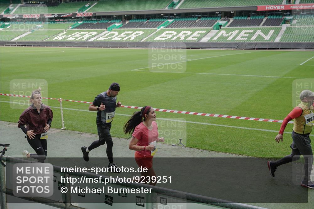 05.10.2025 - 20. swb-Marathon Bremen Michael Burmester http://msf.ph/oto/9239251 05.10.2025 10:34:04 Laufen im Stadion 5172, 7101, 7215, 9000, 9221, 9266, 9282, 9309, 9314, 9359, 9424, 9472, 9489, 9520, 9521, 9529, 9541, 9560, 9569, 9591, 9633, 9714, 9717, 9811, 9820, 9855, 9881, 9882, 9902, 9935, 9943, 9947, 10003, 10005, 10009, 10015, 10024, 10028, 10032, 10069, 10107, 10116, 10178, 10180, 10195, 10196, 10231, 10256, 10287, 10302, 10307, 10398, 10408, 10424, 10466, 10546, 10590, 10591, 10641, 10755, 10758, 10794, 10915, 10992, 7077, 9258, 9260, 10233 meine-sportfotos.de