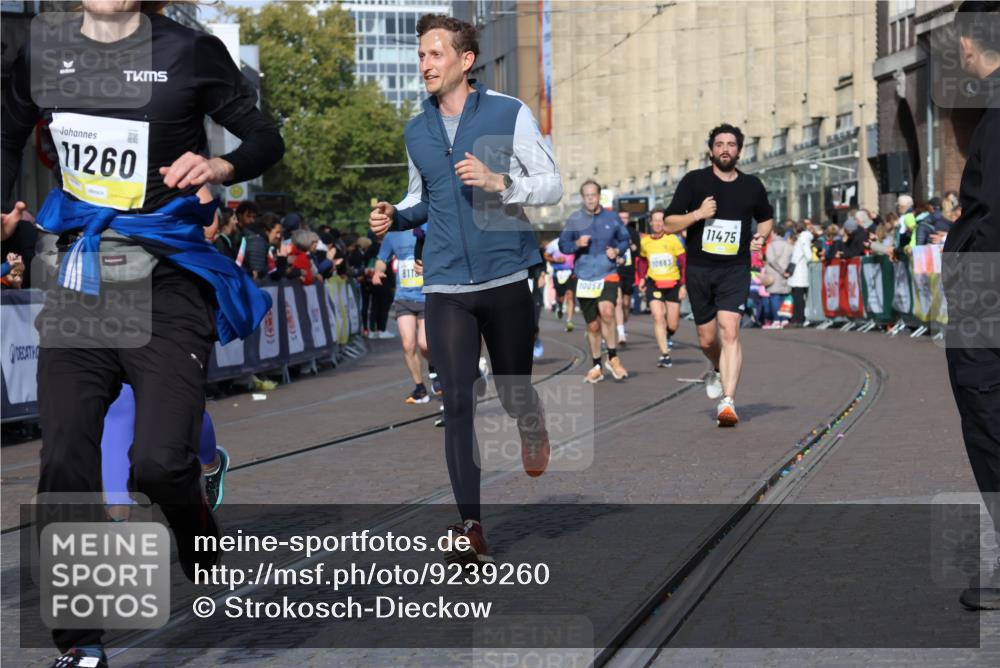 05.10.2025 - 20. swb-Marathon Bremen Strokosch-Dieckow http://msf.ph/oto/9239260 05.10.2025 10:56:37 Ziel 8118, 9266, 9547, 9886, 10008, 10042, 10059, 10644, 10683, 10971, 11260, 11475, 11691 meine-sportfotos.de