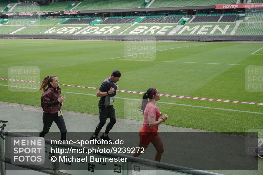 05.10.2025 - 20. swb-Marathon Bremen Michael Burmester http://msf.ph/oto/9239272 05.10.2025 10:34:04 Laufen im Stadion 5172, 7101, 7215, 9000, 9221, 9266, 9282, 9309, 9314, 9359, 9424, 9472, 9489, 9520, 9521, 9529, 9541, 9560, 9569, 9591, 9633, 9714, 9717, 9811, 9820, 9855, 9881, 9882, 9902, 9935, 9943, 9947, 10003, 10005, 10009, 10015, 10024, 10028, 10032, 10069, 10107, 10116, 10178, 10180, 10195, 10196, 10231, 10256, 10287, 10302, 10307, 10398, 10408, 10424, 10466, 10546, 10590, 10591, 10641, 10755, 10758, 10794, 10915, 10992, 7077, 9258, 9260, 10233 meine-sportfotos.de