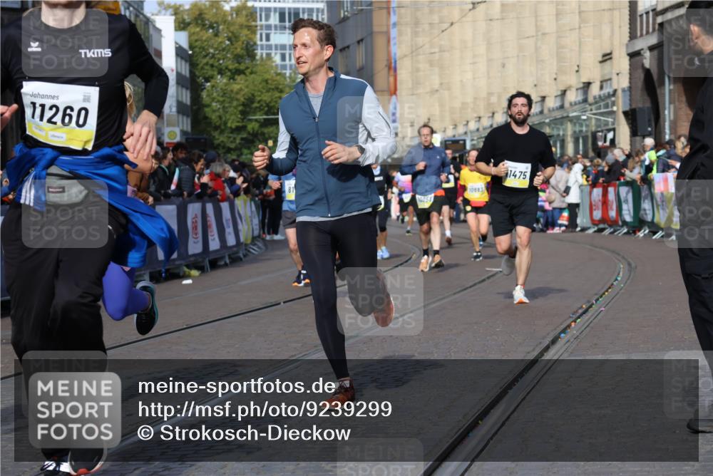 05.10.2025 - 20. swb-Marathon Bremen Strokosch-Dieckow http://msf.ph/oto/9239299 05.10.2025 10:56:37 Ziel 8118, 9266, 9547, 9886, 10008, 10042, 10059, 10644, 10683, 10971, 11260, 11475, 11691 meine-sportfotos.de