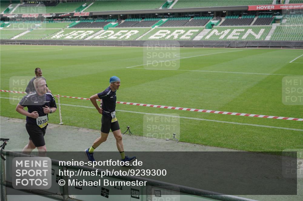 05.10.2025 - 20. swb-Marathon Bremen Michael Burmester http://msf.ph/oto/9239300 05.10.2025 10:34:06 Laufen im Stadion 5172, 7101, 7215, 9000, 9221, 9266, 9282, 9309, 9314, 9372, 9424, 9472, 9489, 9520, 9521, 9529, 9541, 9547, 9560, 9569, 9585, 9591, 9633, 9714, 9717, 9811, 9820, 9855, 9881, 9882, 9902, 9935, 9943, 9947, 10003, 10005, 10009, 10015, 10024, 10028, 10032, 10069, 10107, 10116, 10178, 10180, 10191, 10195, 10196, 10231, 10261, 10285, 10287, 10302, 10307, 10398, 10408, 10424, 10466, 10546, 10590, 10591, 10641, 10755, 10758, 10794, 10992, 7077, 9258, 9260, 10233 meine-sportfotos.de