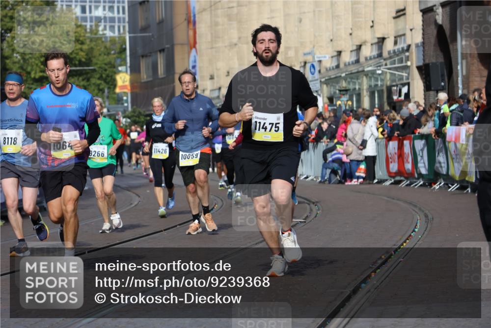 05.10.2025 - 20. swb-Marathon Bremen Strokosch-Dieckow http://msf.ph/oto/9239368 05.10.2025 10:56:38 Ziel 8118, 9266, 9547, 9886, 10008, 10042, 10059, 10644, 10683, 10971, 11260, 11475, 11691 meine-sportfotos.de