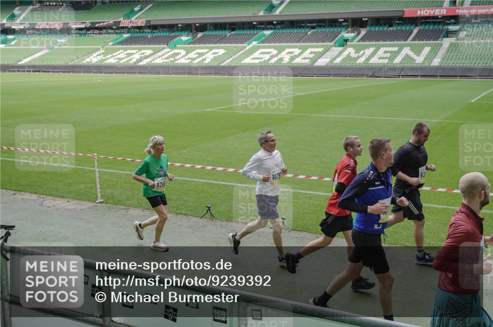 05.10.2025 - 20. swb-Marathon Bremen Michael Burmester http://msf.ph/oto/9239392 05.10.2025 10:34:08 Laufen im Stadion 5172, 7101, 7215, 9000, 9221, 9266, 9282, 9309, 9314, 9372, 9424, 9472, 9489, 9520, 9521, 9529, 9541, 9547, 9560, 9569, 9585, 9591, 9633, 9714, 9811, 9820, 9855, 9872, 9881, 9882, 9902, 9943, 9947, 10003, 10005, 10009, 10015, 10024, 10028, 10032, 10069, 10107, 10111, 10116, 10178, 10180, 10191, 10195, 10196, 10231, 10261, 10285, 10287, 10302, 10307, 10398, 10408, 10424, 10466, 10546, 10590, 10591, 10641, 10648, 10755, 10758, 10794, 7077, 9258, 10233 meine-sportfotos.de