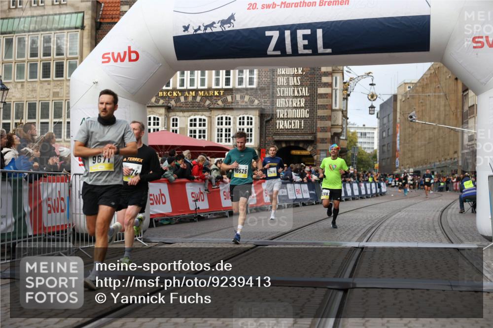 05.10.2025 - 20. swb-Marathon Bremen Yannick Fuchs http://msf.ph/oto/9239413 05.10.2025 10:39:42 Ziel 9289, 9671, 10525, 11418, 11474 meine-sportfotos.de