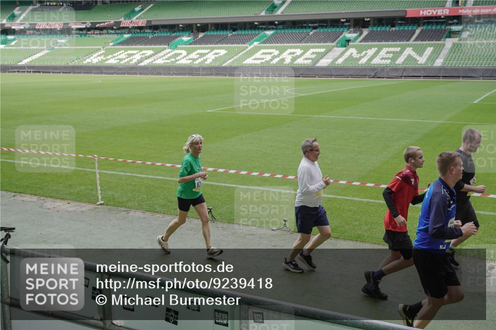 05.10.2025 - 20. swb-Marathon Bremen Michael Burmester http://msf.ph/oto/9239418 05.10.2025 10:34:08 Laufen im Stadion 5172, 7101, 7215, 9000, 9221, 9266, 9282, 9309, 9314, 9372, 9424, 9472, 9489, 9520, 9521, 9529, 9541, 9547, 9560, 9569, 9585, 9591, 9633, 9714, 9811, 9820, 9855, 9872, 9881, 9882, 9902, 9943, 9947, 10003, 10005, 10009, 10015, 10024, 10028, 10032, 10069, 10107, 10111, 10116, 10178, 10180, 10191, 10195, 10196, 10231, 10261, 10285, 10287, 10302, 10307, 10398, 10408, 10424, 10466, 10546, 10590, 10591, 10641, 10648, 10755, 10758, 10794, 7077, 9258, 10233 meine-sportfotos.de