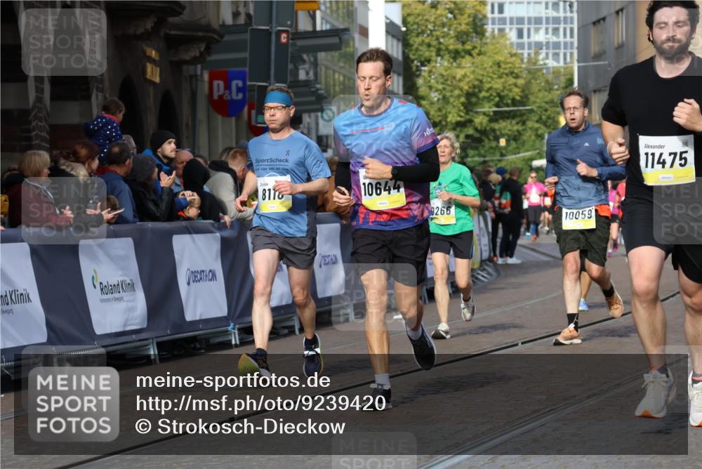 05.10.2025 - 20. swb-Marathon Bremen Strokosch-Dieckow http://msf.ph/oto/9239420 05.10.2025 10:56:39 Ziel 8118, 9266, 9547, 9886, 10008, 10059, 10644, 10683, 10971, 11426, 11475, 11691, 11734 meine-sportfotos.de
