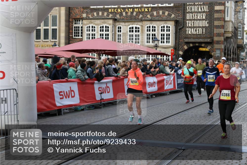 05.10.2025 - 20. swb-Marathon Bremen Yannick Fuchs http://msf.ph/oto/9239433 05.10.2025 11:08:02 Ziel 9212, 10135, 10366, 10706, 10782, 10783 meine-sportfotos.de