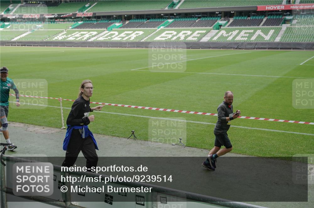 05.10.2025 - 20. swb-Marathon Bremen Michael Burmester http://msf.ph/oto/9239514 05.10.2025 10:34:11 Laufen im Stadion 5172, 7101, 7215, 9000, 9221, 9266, 9282, 9309, 9314, 9372, 9472, 9489, 9520, 9521, 9529, 9547, 9560, 9569, 9585, 9591, 9633, 9714, 9783, 9811, 9820, 9855, 9872, 9881, 9882, 9902, 9932, 9943, 9947, 10003, 10005, 10009, 10015, 10024, 10028, 10069, 10107, 10111, 10116, 10178, 10180, 10191, 10195, 10196, 10231, 10261, 10285, 10287, 10302, 10307, 10398, 10408, 10424, 10466, 10546, 10590, 10591, 10641, 10648, 10755, 10758, 10794, 7077, 9258, 10233 meine-sportfotos.de