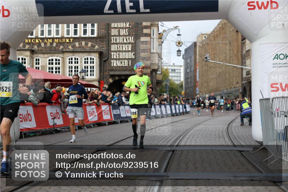 05.10.2025 - 20. swb-Marathon Bremen Yannick Fuchs http://msf.ph/oto/9239516 05.10.2025 10:39:44 Ziel 9289, 9671, 10525, 11418, 11474 meine-sportfotos.de
