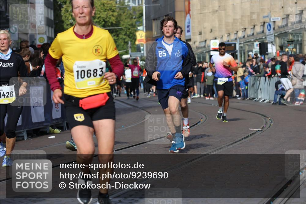05.10.2025 - 20. swb-Marathon Bremen Strokosch-Dieckow http://msf.ph/oto/9239690 05.10.2025 10:56:43 Ziel 8118, 9188, 9266, 10059, 10145, 10644, 10683, 10845, 11426, 11475, 11675, 11734 meine-sportfotos.de
