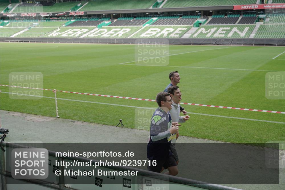 05.10.2025 - 20. swb-Marathon Bremen Michael Burmester http://msf.ph/oto/9239716 05.10.2025 10:34:16 Laufen im Stadion 5172, 7101, 7215, 9000, 9266, 9309, 9314, 9372, 9472, 9489, 9520, 9521, 9529, 9547, 9560, 9585, 9591, 9714, 9719, 9783, 9811, 9820, 9844, 9872, 9881, 9882, 9902, 9932, 9943, 9947, 10003, 10005, 10009, 10015, 10024, 10028, 10069, 10088, 10107, 10111, 10116, 10178, 10180, 10191, 10195, 10196, 10231, 10261, 10285, 10287, 10302, 10307, 10329, 10398, 10408, 10424, 10466, 10527, 10546, 10590, 10591, 10641, 10648, 10758, 10794, 7077, 9258, 10233 meine-sportfotos.de