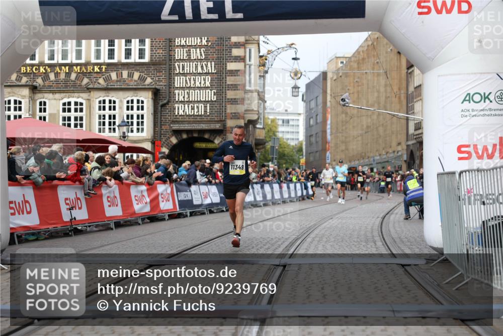 05.10.2025 - 20. swb-Marathon Bremen Yannick Fuchs http://msf.ph/oto/9239769 05.10.2025 10:39:50 Ziel 9289, 10753, 11349, 11418 meine-sportfotos.de