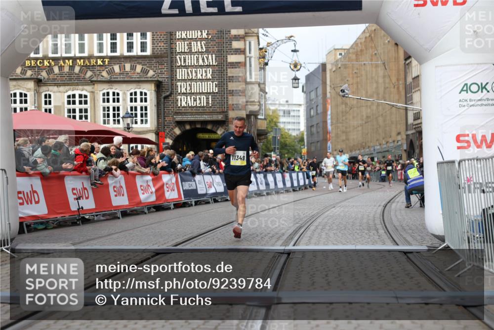 05.10.2025 - 20. swb-Marathon Bremen Yannick Fuchs http://msf.ph/oto/9239784 05.10.2025 10:39:50 Ziel 9289, 10753, 11349, 11418 meine-sportfotos.de