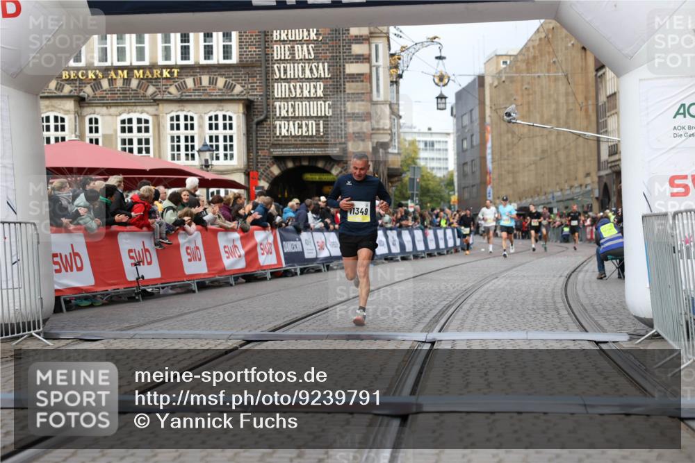 05.10.2025 - 20. swb-Marathon Bremen Yannick Fuchs http://msf.ph/oto/9239791 05.10.2025 10:39:50 Ziel 9289, 10753, 11349, 11418 meine-sportfotos.de