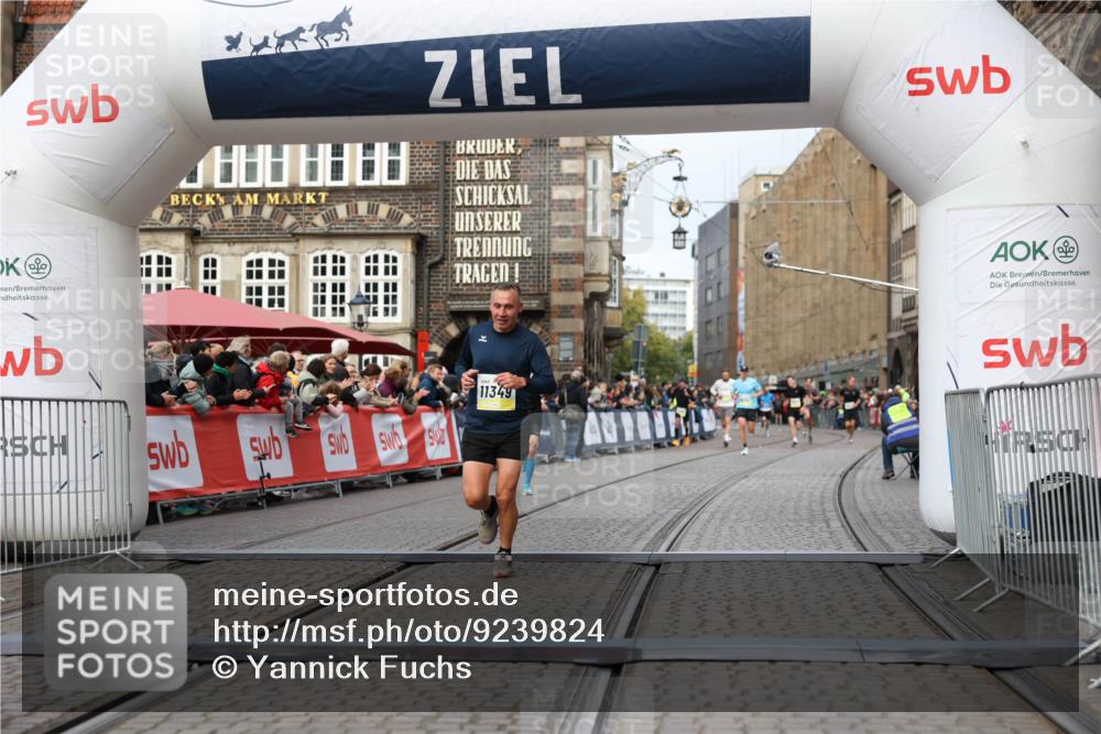 05.10.2025 - 20. swb-Marathon Bremen Yannick Fuchs http://msf.ph/oto/9239824 05.10.2025 10:39:50 Ziel 9289, 10753, 11349, 11418 meine-sportfotos.de