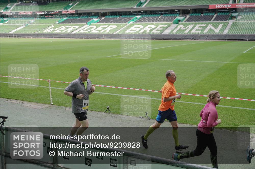 05.10.2025 - 20. swb-Marathon Bremen Michael Burmester http://msf.ph/oto/9239828 05.10.2025 10:34:19 Laufen im Stadion 5172, 7101, 7147, 7215, 9000, 9266, 9292, 9309, 9314, 9372, 9472, 9489, 9520, 9521, 9529, 9547, 9585, 9591, 9714, 9719, 9720, 9783, 9811, 9820, 9844, 9872, 9881, 9882, 9902, 9932, 9943, 9947, 10003, 10005, 10009, 10015, 10024, 10028, 10069, 10088, 10107, 10111, 10116, 10178, 10180, 10191, 10195, 10196, 10200, 10231, 10261, 10285, 10287, 10302, 10307, 10329, 10341, 10397, 10398, 10408, 10424, 10466, 10527, 10546, 10590, 10641, 10648, 10758, 10794, 7077, 10233 meine-sportfotos.de