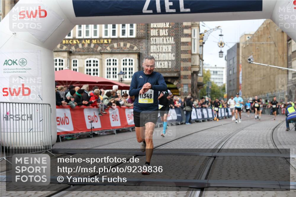 05.10.2025 - 20. swb-Marathon Bremen Yannick Fuchs http://msf.ph/oto/9239836 05.10.2025 10:39:51 Ziel 10753, 11349, 11418 meine-sportfotos.de