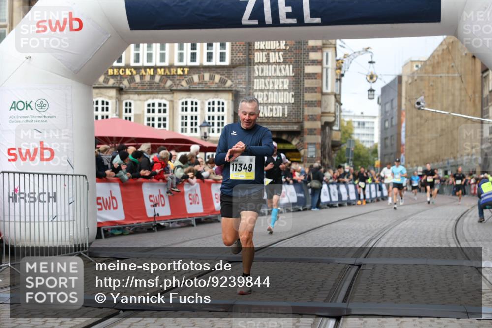 05.10.2025 - 20. swb-Marathon Bremen Yannick Fuchs http://msf.ph/oto/9239844 05.10.2025 10:39:51 Ziel 10753, 11349, 11418 meine-sportfotos.de