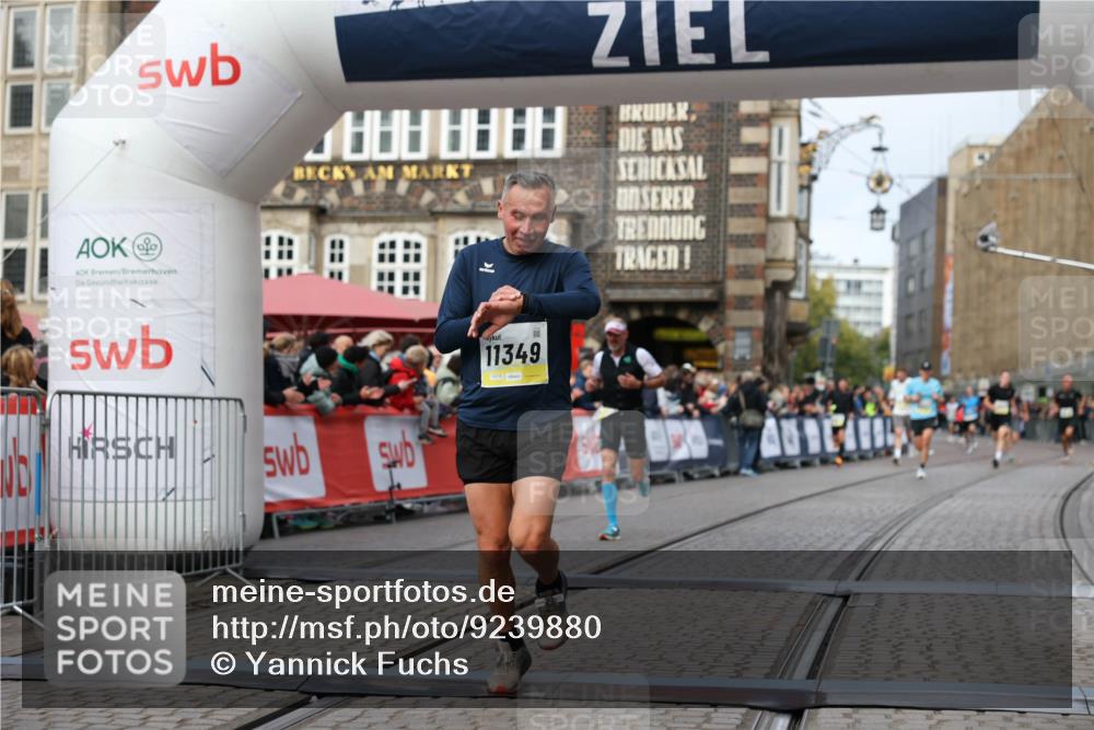05.10.2025 - 20. swb-Marathon Bremen Yannick Fuchs http://msf.ph/oto/9239880 05.10.2025 10:39:51 Ziel 10753, 11349, 11418 meine-sportfotos.de