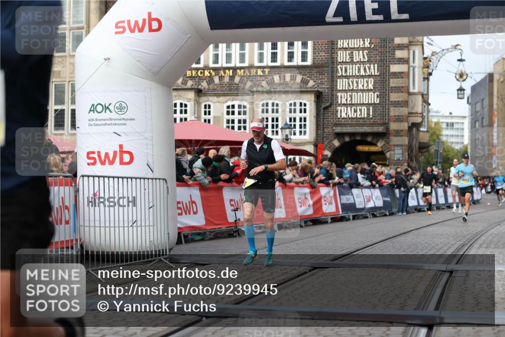 05.10.2025 - 20. swb-Marathon Bremen Yannick Fuchs http://msf.ph/oto/9239945 05.10.2025 10:39:53 Ziel 10052, 10171, 10753, 11349 meine-sportfotos.de