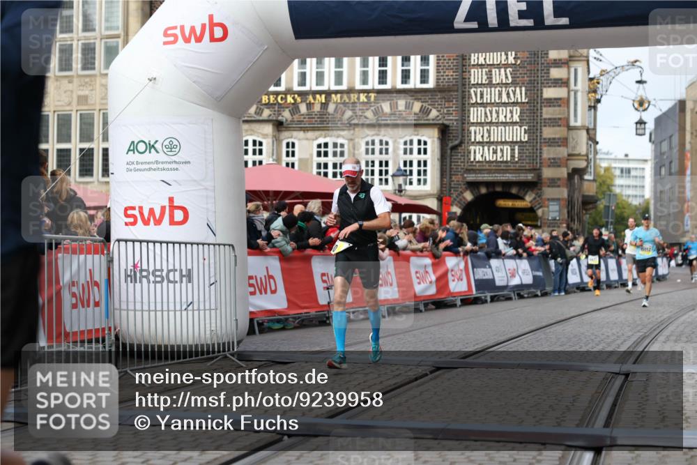 05.10.2025 - 20. swb-Marathon Bremen Yannick Fuchs http://msf.ph/oto/9239958 05.10.2025 10:39:53 Ziel 10052, 10171, 10753, 11349 meine-sportfotos.de
