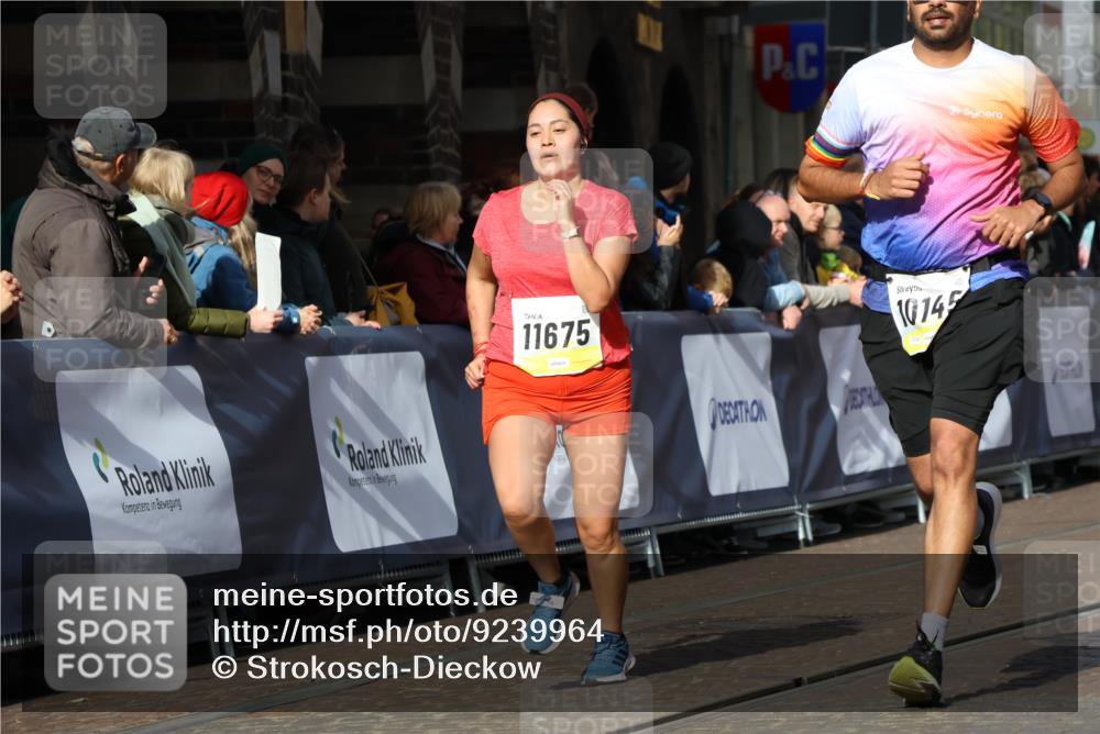05.10.2025 - 20. swb-Marathon Bremen Strokosch-Dieckow http://msf.ph/oto/9239964 05.10.2025 10:56:49 Ziel 9188, 9669, 10105, 10145, 10397, 10845, 10924, 11274, 11426, 11675, 11734 meine-sportfotos.de