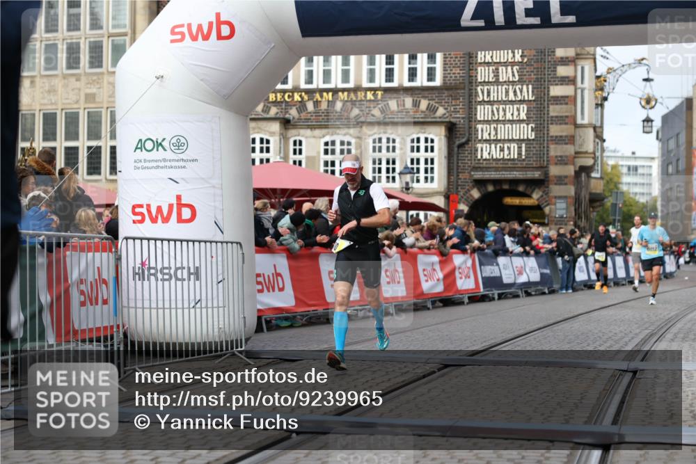 05.10.2025 - 20. swb-Marathon Bremen Yannick Fuchs http://msf.ph/oto/9239965 05.10.2025 10:39:53 Ziel 10052, 10171, 10753, 11349 meine-sportfotos.de