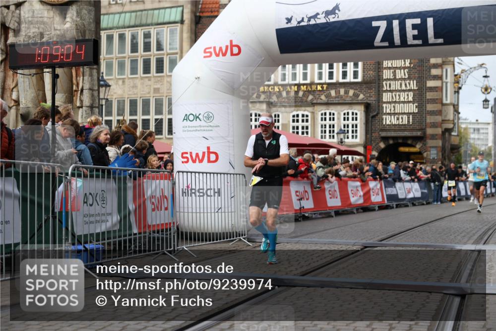 05.10.2025 - 20. swb-Marathon Bremen Yannick Fuchs http://msf.ph/oto/9239974 05.10.2025 10:39:53 Ziel 10052, 10171, 10753, 11349 meine-sportfotos.de