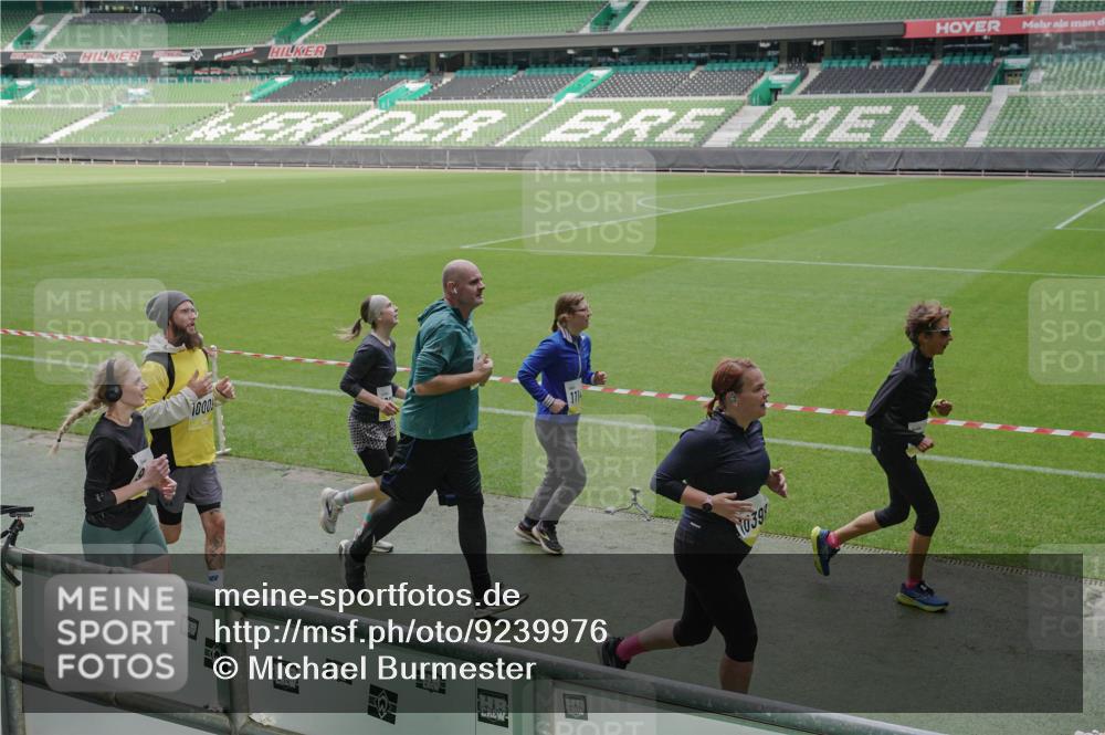 05.10.2025 - 20. swb-Marathon Bremen Michael Burmester http://msf.ph/oto/9239976 05.10.2025 10:34:24 Laufen im Stadion 5172, 7101, 7147, 7215, 9266, 9292, 9309, 9314, 9372, 9430, 9472, 9489, 9521, 9529, 9547, 9585, 9591, 9669, 9714, 9719, 9720, 9783, 9797, 9820, 9844, 9872, 9881, 9882, 9902, 9932, 9943, 9947, 10003, 10005, 10009, 10015, 10024, 10028, 10069, 10088, 10107, 10111, 10116, 10178, 10180, 10191, 10195, 10196, 10200, 10231, 10261, 10285, 10287, 10302, 10307, 10329, 10341, 10397, 10398, 10408, 10424, 10466, 10527, 10546, 10590, 10641, 10645, 10648, 10758 meine-sportfotos.de