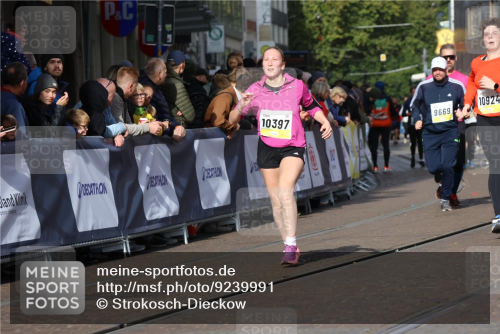 05.10.2025 - 20. swb-Marathon Bremen Strokosch-Dieckow http://msf.ph/oto/9239991 05.10.2025 10:56:52 Ziel 9669, 10105, 10145, 10397, 10867, 10924, 11168, 11274, 11675 meine-sportfotos.de