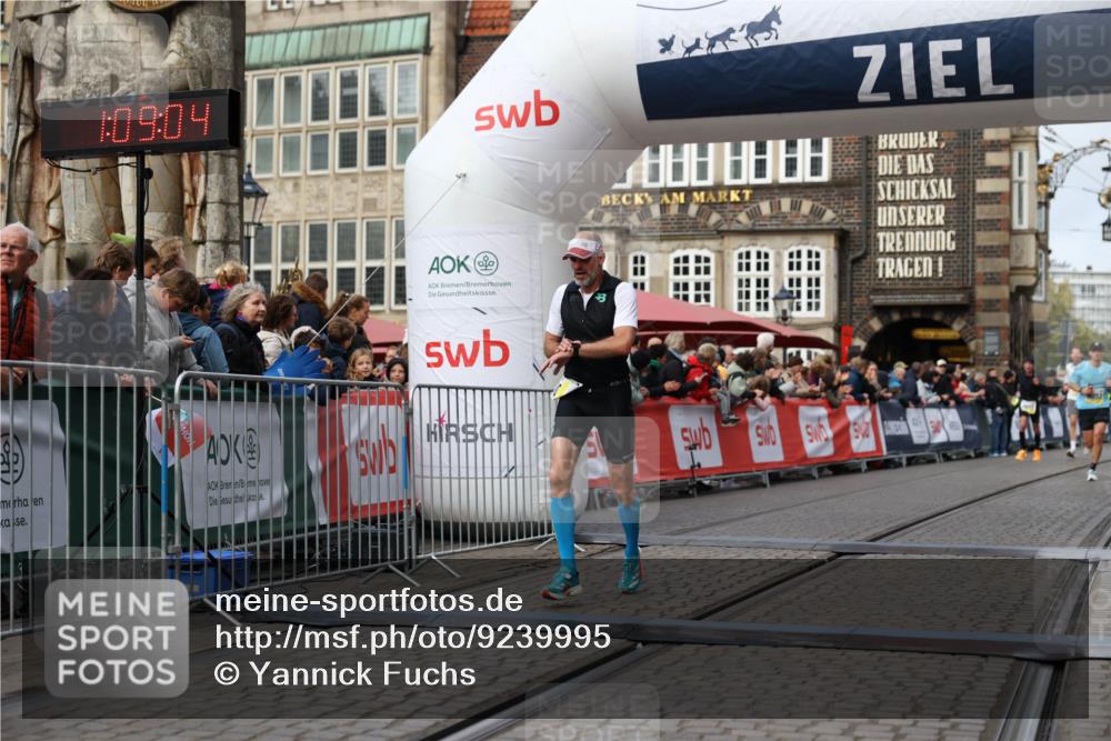 05.10.2025 - 20. swb-Marathon Bremen Yannick Fuchs http://msf.ph/oto/9239995 05.10.2025 10:39:53 Ziel 10052, 10171, 10753, 11349 meine-sportfotos.de