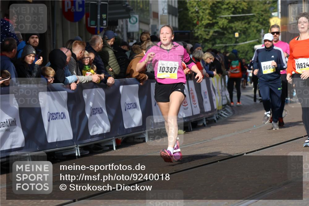 05.10.2025 - 20. swb-Marathon Bremen Strokosch-Dieckow http://msf.ph/oto/9240018 05.10.2025 10:56:52 Ziel 9669, 10105, 10145, 10397, 10867, 10924, 11168, 11274, 11675 meine-sportfotos.de