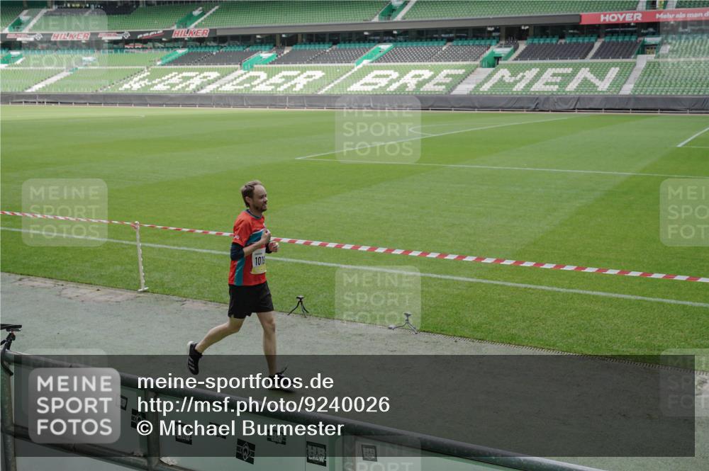 05.10.2025 - 20. swb-Marathon Bremen Michael Burmester http://msf.ph/oto/9240026 05.10.2025 10:34:26 Laufen im Stadion 5172, 7101, 7147, 7215, 9266, 9292, 9309, 9314, 9372, 9430, 9472, 9489, 9521, 9529, 9547, 9585, 9591, 9669, 9714, 9719, 9720, 9766, 9783, 9797, 9820, 9844, 9847, 9872, 9881, 9882, 9902, 9932, 9943, 9947, 9952, 10003, 10005, 10009, 10015, 10024, 10028, 10069, 10080, 10088, 10107, 10111, 10116, 10178, 10191, 10195, 10196, 10200, 10231, 10261, 10285, 10287, 10302, 10307, 10329, 10341, 10397, 10398, 10408, 10424, 10466, 10527, 10590, 10641, 10645, 10648, 10758 meine-sportfotos.de