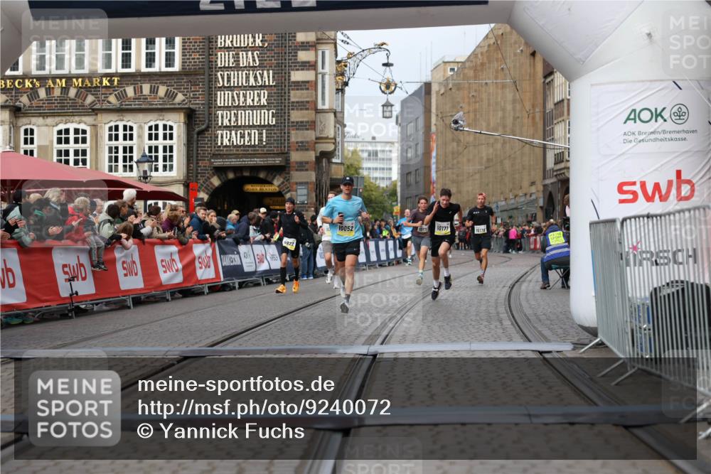 05.10.2025 - 20. swb-Marathon Bremen Yannick Fuchs http://msf.ph/oto/9240072 05.10.2025 10:39:55 Ziel 9922, 10052, 10171, 10175, 10176, 10753, 11335, 11349 meine-sportfotos.de