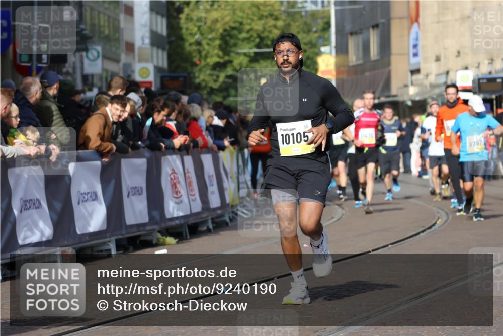 05.10.2025 - 20. swb-Marathon Bremen Strokosch-Dieckow http://msf.ph/oto/9240190 05.10.2025 10:56:55 Ziel 9451, 9669, 9937, 10069, 10105, 10397, 10867, 10924, 11168, 11274 meine-sportfotos.de