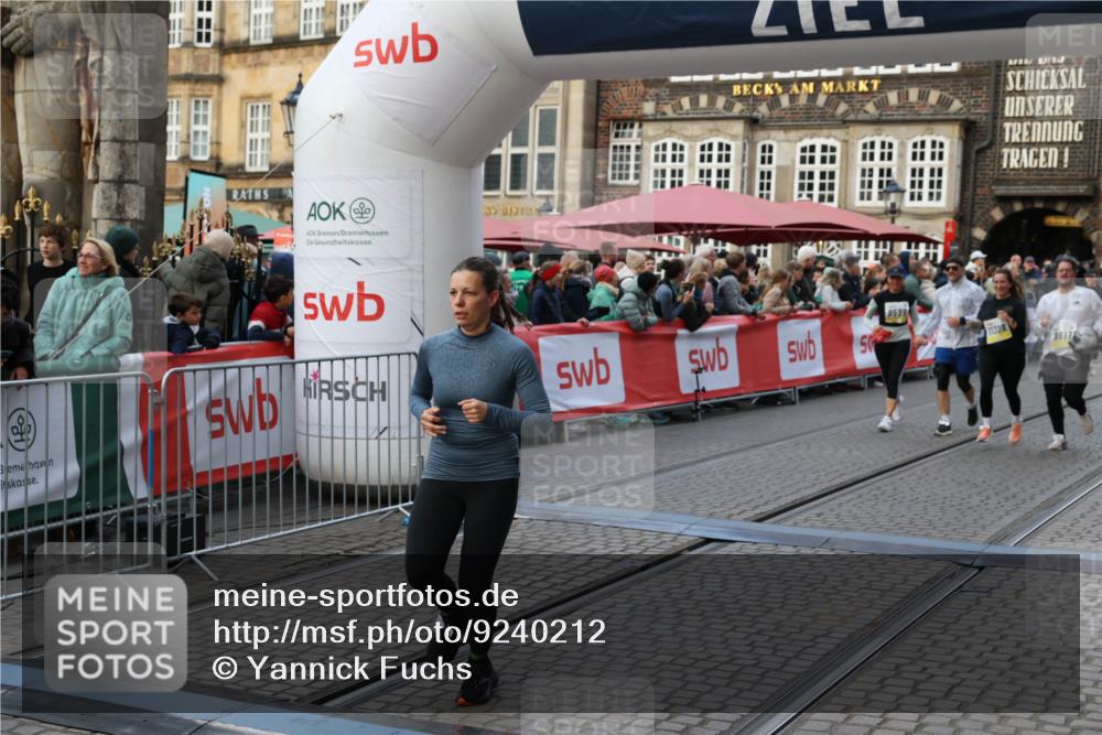 05.10.2025 - 20. swb-Marathon Bremen Yannick Fuchs http://msf.ph/oto/9240212 05.10.2025 11:08:14 Ziel 9557, 9599, 9617, 9874, 10125, 10365, 11309, 11490, 11677 meine-sportfotos.de