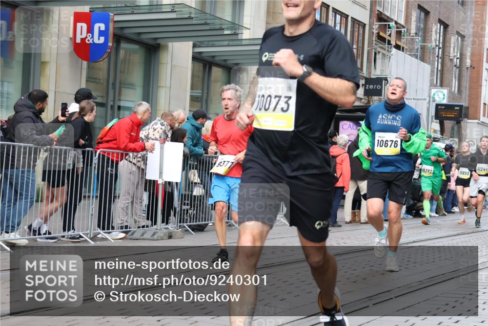 05.10.2025 - 20. swb-Marathon Bremen Strokosch-Dieckow http://msf.ph/oto/9240301 05.10.2025 10:47:25 Ziel 9339, 9377, 9924, 9929, 10062, 10073, 10089, 10382, 10601, 10676, 10850, 10875, 10929, 10947, 11244, 11330, 11409, 11628, 11708, 9339, 9377, 9924, 9929, 10062, 10073, 10089, 10382, 10601, 10676, 10850, 10875, 10929, 10947, 11244, 11330, 11409, 11628, 11708 meine-sportfotos.de