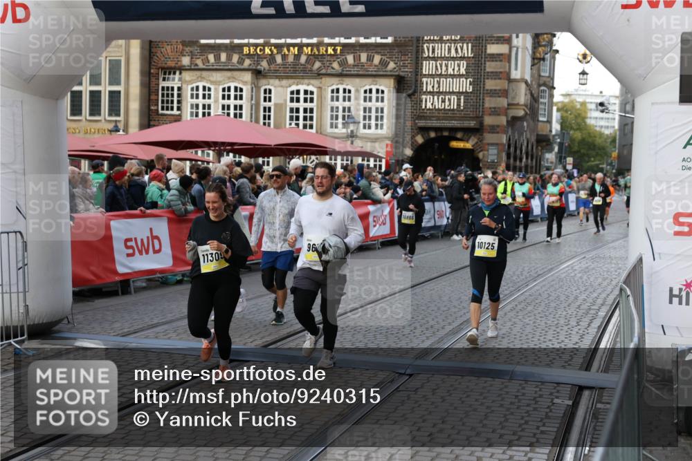 05.10.2025 - 20. swb-Marathon Bremen Yannick Fuchs http://msf.ph/oto/9240315 05.10.2025 11:08:16 Ziel 9557, 9599, 9617, 9874, 10125, 10866, 11309, 11490 meine-sportfotos.de