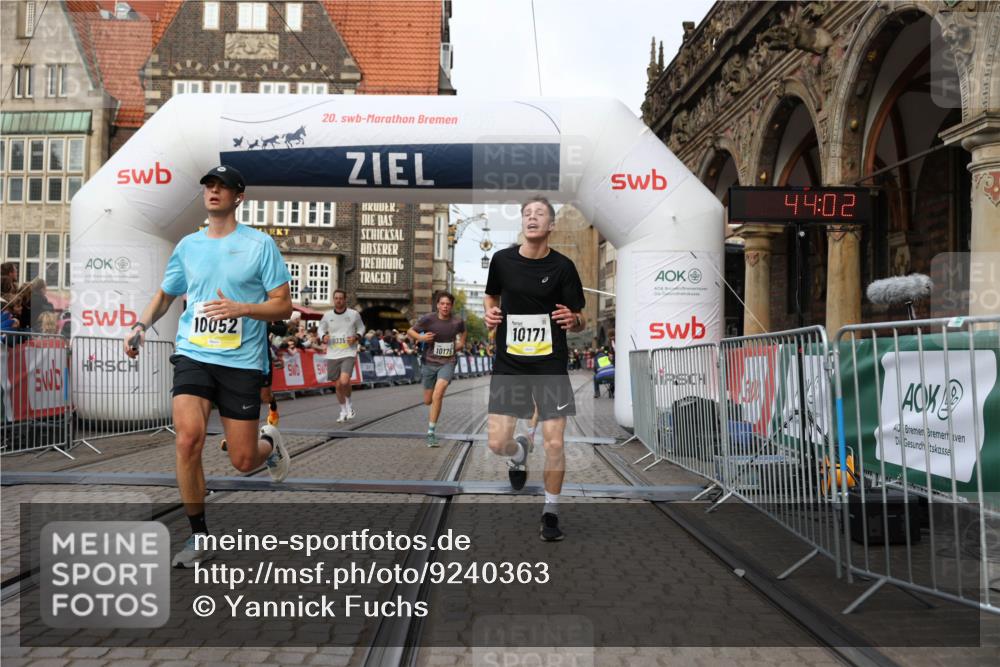 05.10.2025 - 20. swb-Marathon Bremen Yannick Fuchs http://msf.ph/oto/9240363 05.10.2025 10:39:58 Ziel 9213, 9922, 10052, 10171, 10175, 10176, 10753, 11335 meine-sportfotos.de