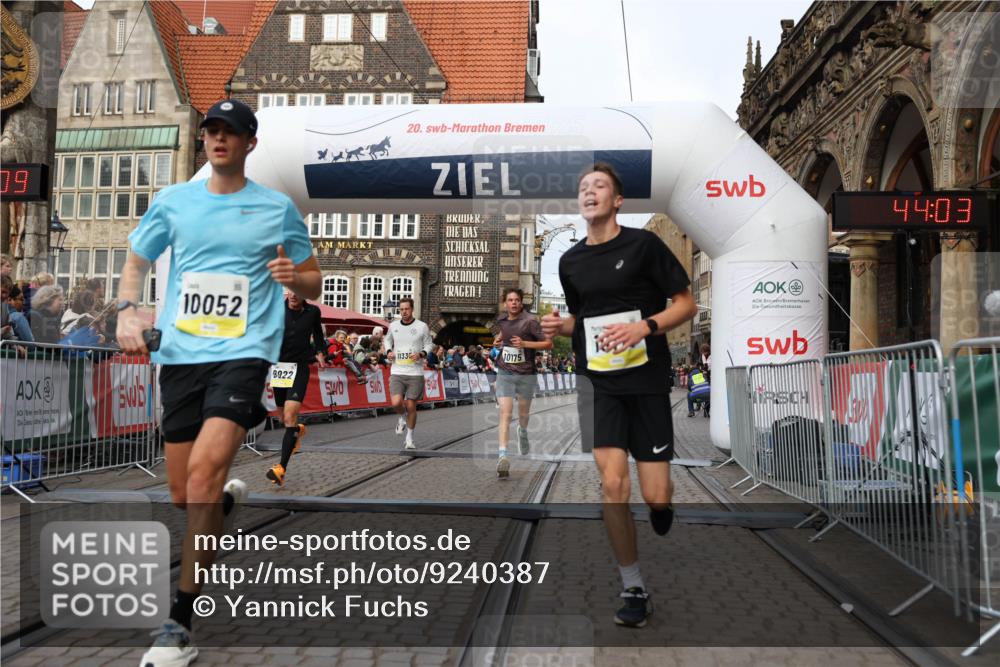 05.10.2025 - 20. swb-Marathon Bremen Yannick Fuchs http://msf.ph/oto/9240387 05.10.2025 10:39:58 Ziel 9213, 9922, 10052, 10171, 10175, 10176, 10753, 11335 meine-sportfotos.de