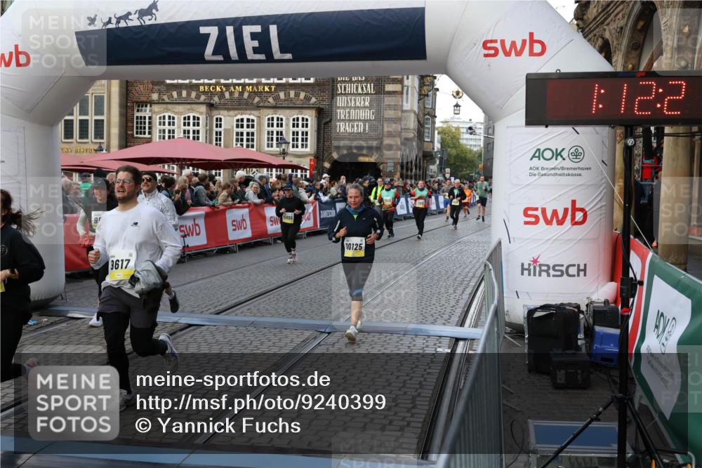 05.10.2025 - 20. swb-Marathon Bremen Yannick Fuchs http://msf.ph/oto/9240399 05.10.2025 11:08:17 Ziel 9557, 9599, 9617, 9874, 10125, 10866, 11309 meine-sportfotos.de