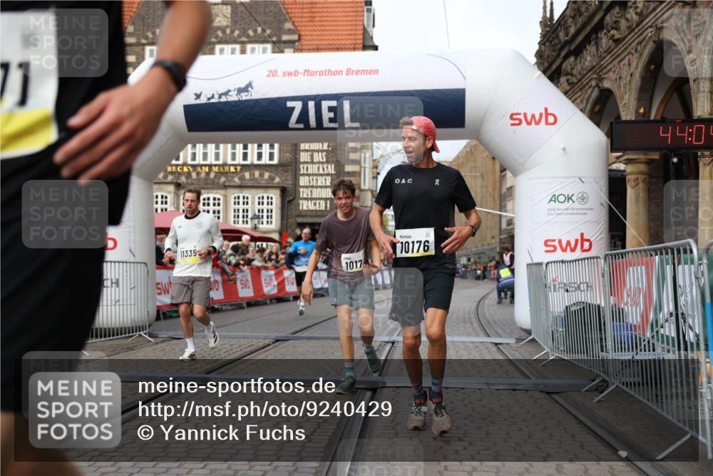 05.10.2025 - 20. swb-Marathon Bremen Yannick Fuchs http://msf.ph/oto/9240429 05.10.2025 10:39:59 Ziel 9213, 9922, 10052, 10171, 10175, 10176, 10753, 11335 meine-sportfotos.de