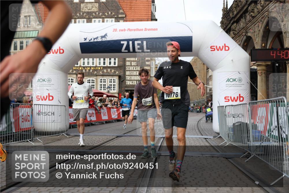 05.10.2025 - 20. swb-Marathon Bremen Yannick Fuchs http://msf.ph/oto/9240451 05.10.2025 10:39:59 Ziel 9213, 9922, 10052, 10171, 10175, 10176, 10753, 11335 meine-sportfotos.de