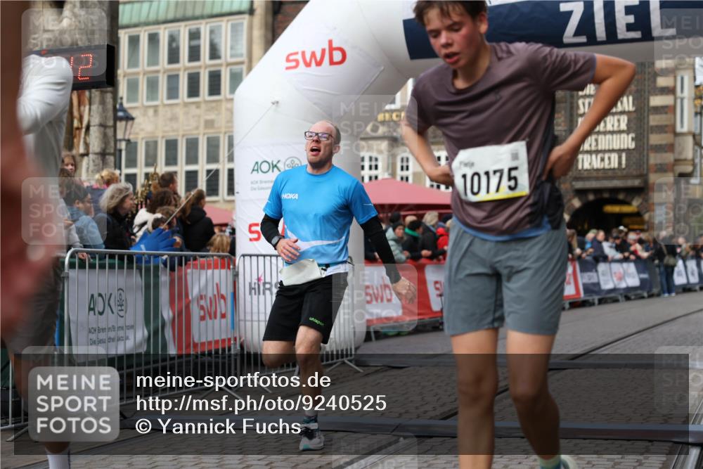 05.10.2025 - 20. swb-Marathon Bremen Yannick Fuchs http://msf.ph/oto/9240525 05.10.2025 10:40:02 Ziel 9213, 9922, 10052, 10171, 10175, 10176, 11335 meine-sportfotos.de