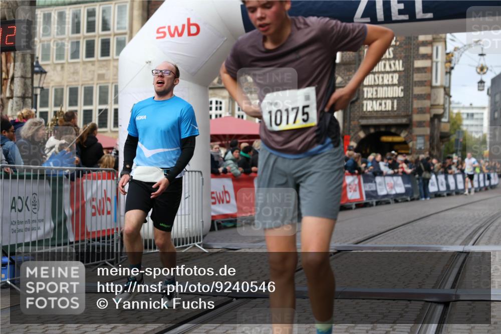 05.10.2025 - 20. swb-Marathon Bremen Yannick Fuchs http://msf.ph/oto/9240546 05.10.2025 10:40:02 Ziel 9213, 9922, 10052, 10171, 10175, 10176, 11335 meine-sportfotos.de