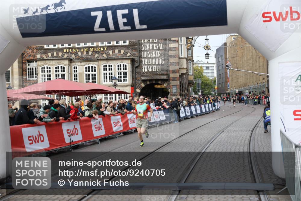 05.10.2025 - 20. swb-Marathon Bremen Yannick Fuchs http://msf.ph/oto/9240705 05.10.2025 10:40:12 Ziel 10276, 11567 meine-sportfotos.de