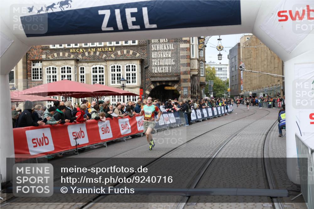 05.10.2025 - 20. swb-Marathon Bremen Yannick Fuchs http://msf.ph/oto/9240716 05.10.2025 10:40:12 Ziel 10276, 11567 meine-sportfotos.de