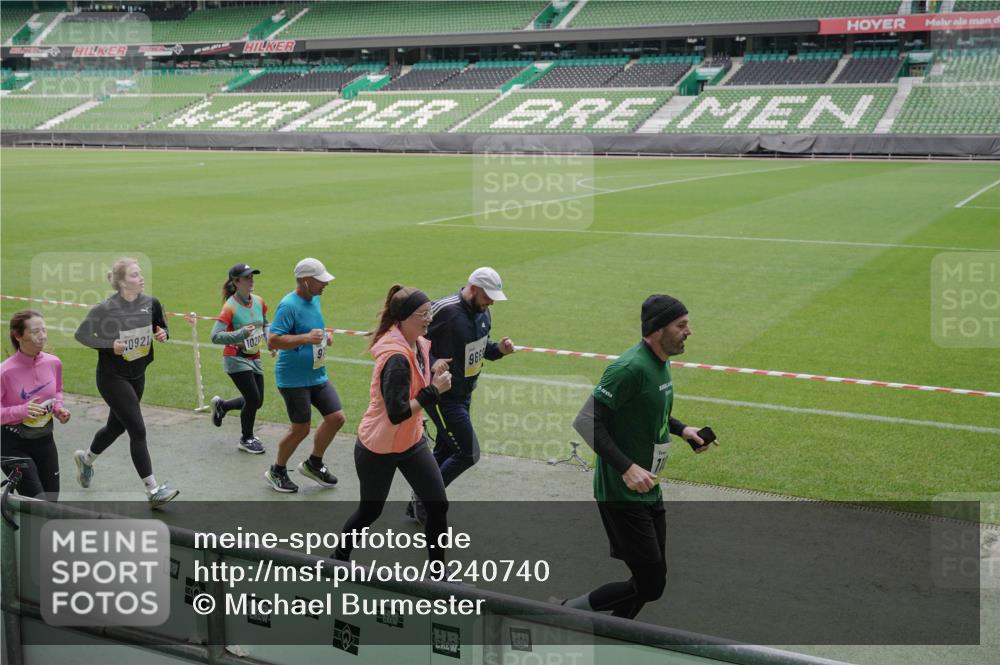05.10.2025 - 20. swb-Marathon Bremen Michael Burmester http://msf.ph/oto/9240740 05.10.2025 10:34:45 Laufen im Stadion 7101, 7147, 7215, 9183, 9188, 9201, 9219, 9292, 9372, 9430, 9472, 9540, 9547, 9585, 9591, 9622, 9669, 9672, 9714, 9719, 9720, 9722, 9766, 9783, 9797, 9820, 9844, 9847, 9872, 9925, 9932, 9943, 9947, 9952, 9981, 10003, 10005, 10009, 10024, 10069, 10080, 10088, 10111, 10116, 10169, 10178, 10191, 10196, 10200, 10260, 10261, 10263, 10281, 10285, 10329, 10341, 10397, 10398, 10408, 10424, 10527, 10641, 10644, 10645, 10648, 10653, 10694, 10834, 10845, 10950, 10988, 9529 meine-sportfotos.de