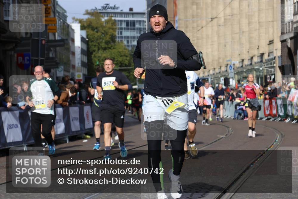 05.10.2025 - 20. swb-Marathon Bremen Strokosch-Dieckow http://msf.ph/oto/9240742 05.10.2025 10:57:06 Ziel 5172, 9231, 9314, 9577, 9797, 9937, 10069, 10293, 10545, 10917, 11138, 11202, 11434, 11435, 11566, 11686 meine-sportfotos.de