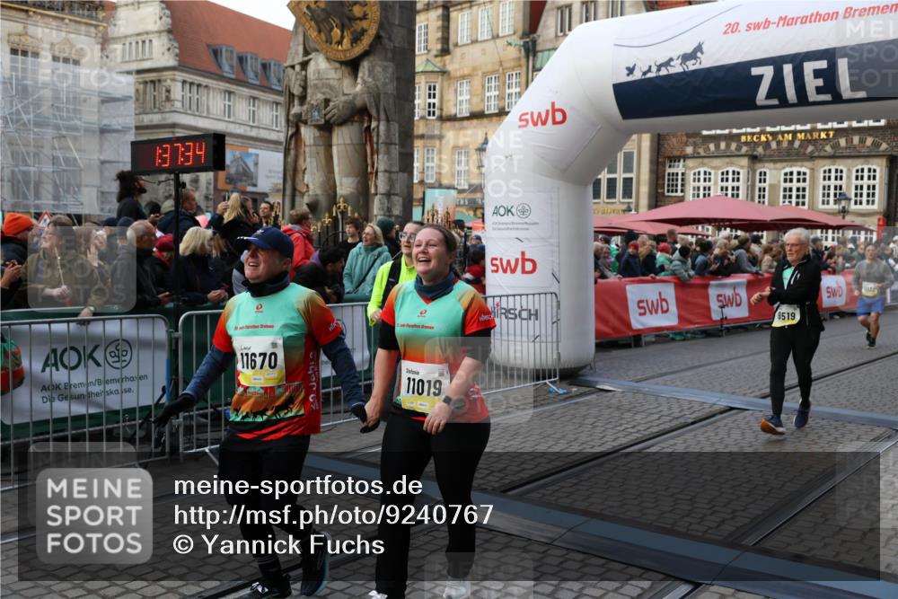 05.10.2025 - 20. swb-Marathon Bremen Yannick Fuchs http://msf.ph/oto/9240767 05.10.2025 11:08:24 Ziel 9353, 9401, 9519, 10132, 10866, 11019, 11097, 11232, 11670, 11671 meine-sportfotos.de